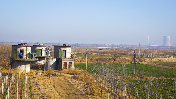02   每次巡檢井群單趟六公里，由于疫情各個路口封路大家只能步行，每次巡檢需要兩到三小時。.jpg