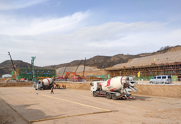 1583985499890556.jpeg 彬州高鐵站建設現(xiàn)場2.jpg