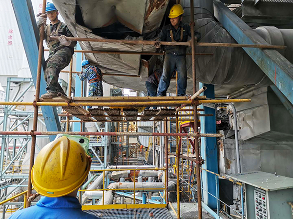 1595463937482029.jpeg 趕進(jìn)度提前搭架子.jpg