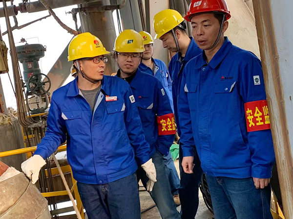 1605585652677513.jpeg 公司領(lǐng)導(dǎo)趙強(qiáng)深入尿素現(xiàn)場(chǎng)檢查工作5.jpg