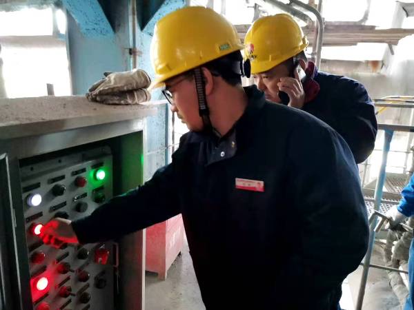 1606379317174879.jpeg 一鍵點(diǎn)火操作(孟力攝).jpg