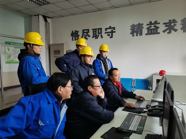 1606379361749053.jpeg 點(diǎn)火時(shí)的控制室(孟力攝).jpg