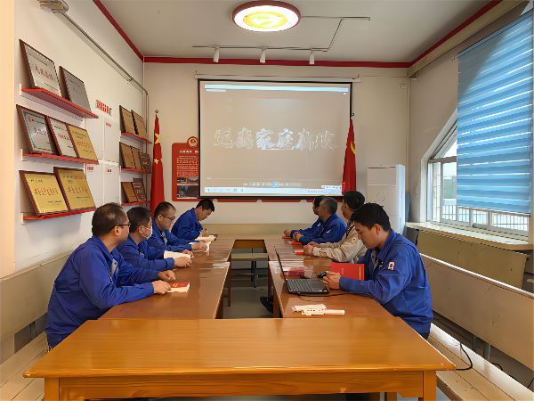 1668770674809562.png 管理組、化工二班黨小組觀看學(xué)習(xí)遠(yuǎn)離家庭腐敗警示教育片(1).png