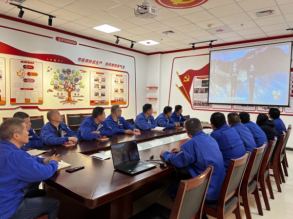 1679969859798037.jpeg 制氣車(chē)間組織觀看《榜樣7》.jpg