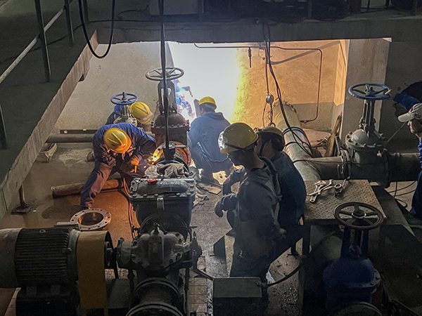 1680598469122971.jpeg 消防水泵出口管線更換閥門(mén).jpg