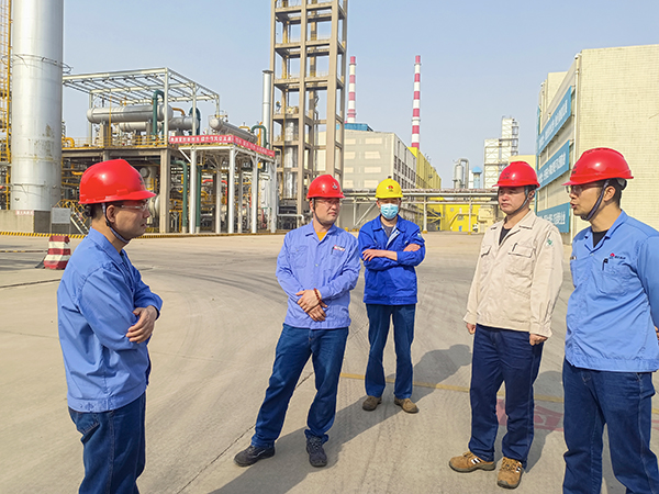 1681943878634353.jpeg 4月19日上午,公司總工程師馬軍忙深入生產(chǎn)現(xiàn)場開展安全檢查 600.jpg