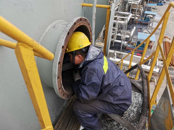 1684137334233558.jpeg 黨員突擊隊(duì) 檢修現(xiàn)場(chǎng)最可愛(ài)的人-安志強(qiáng).jpg