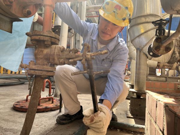 1684137348167328.jpeg 黨員突擊隊(duì) 檢修現(xiàn)場(chǎng)最可愛(ài)的人-趙冬.jpg