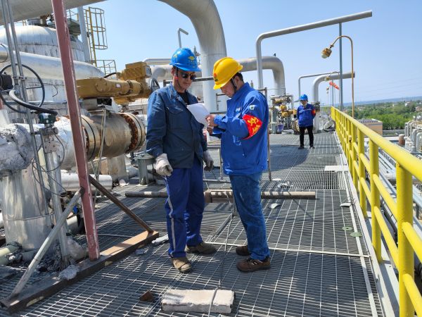 1687994800782176.jpeg 現場裝置區(qū)嚴格作業(yè)點安全票證辦理.jpg