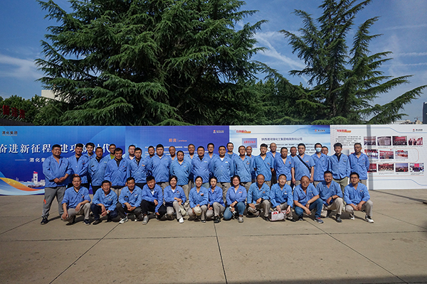 1688602224954785.jpeg 2023年7月5日運銷市場部員工觀看:奮進新征程 建功新時代圖片展1.jpg
