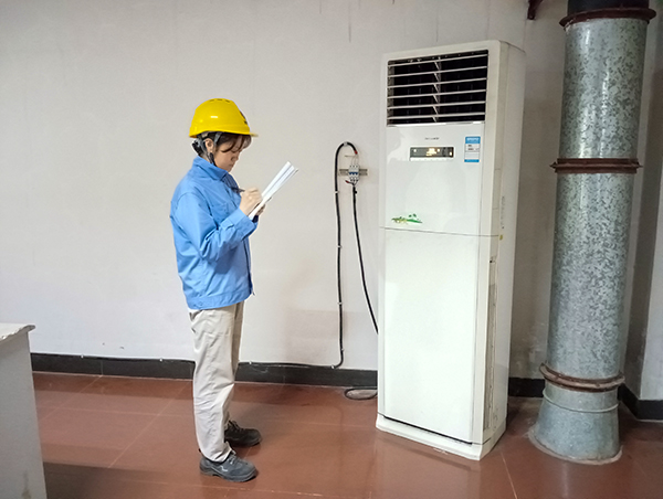 7月1日，馮香妮在每日的巡檢中對(duì)機(jī)柜間空調(diào)進(jìn)行檢查記錄.jpg