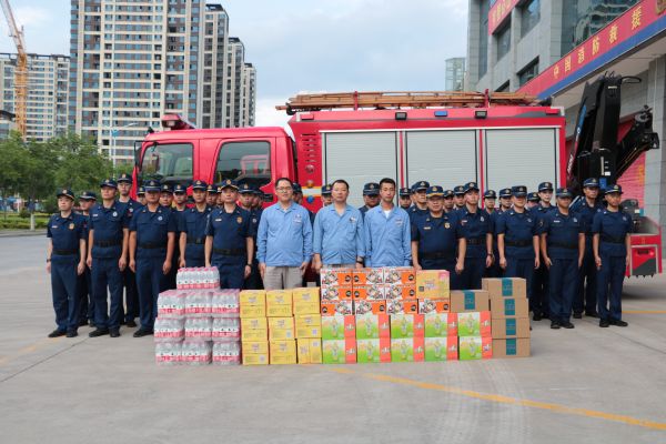 7月31日，彬州公司赴彬州市消防救援大隊(duì)開展送清涼暨八一慰問(wèn)活動(dòng).jpg