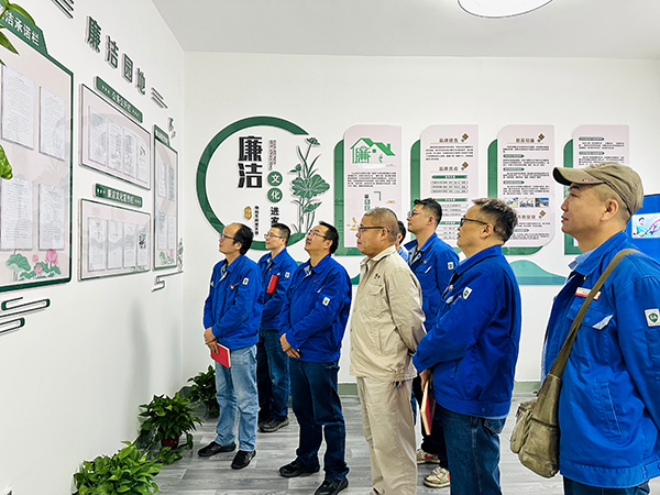 9月27日下午，黨員領(lǐng)導(dǎo)干部及行使公權(quán)力人員參觀物料車間黨支部廉潔文化活動室.jpg