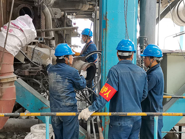 1696819481641467.jpeg 3號角舊燃燒器拆除現(xiàn)場.jpg