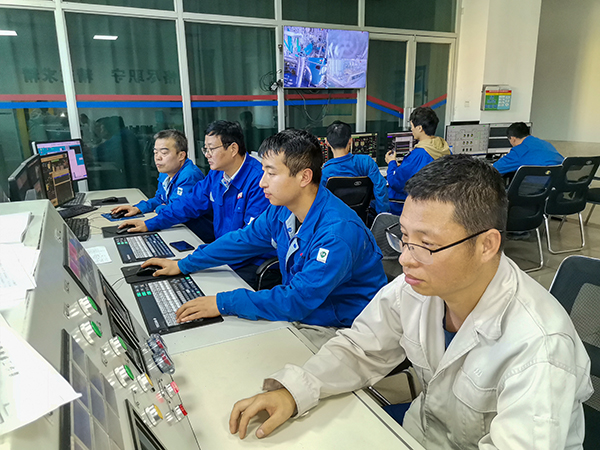 1698371243201138.jpeg 1號(hào)鍋爐點(diǎn)火時(shí)鍋爐控制室.jpg