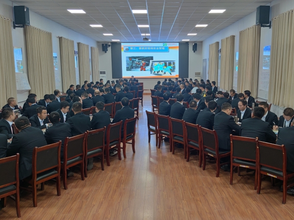 1700092327714543.jpeg 班組長綜合素質(zhì)提升正在進(jìn)行培訓(xùn).jpg