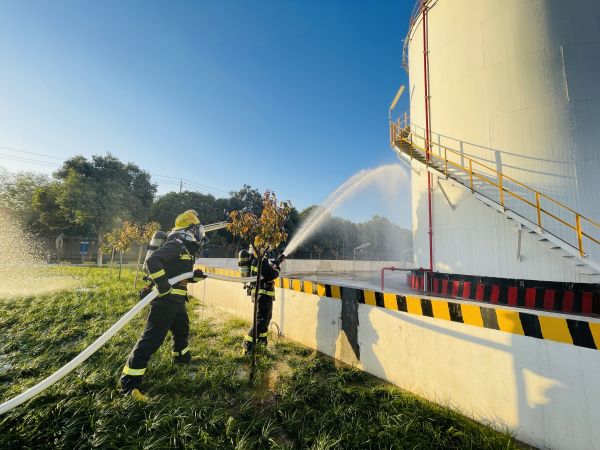 1700548316249743.jpeg 11月17日下午16時(shí)30分消防戰(zhàn)斗員滅火演練.jpg