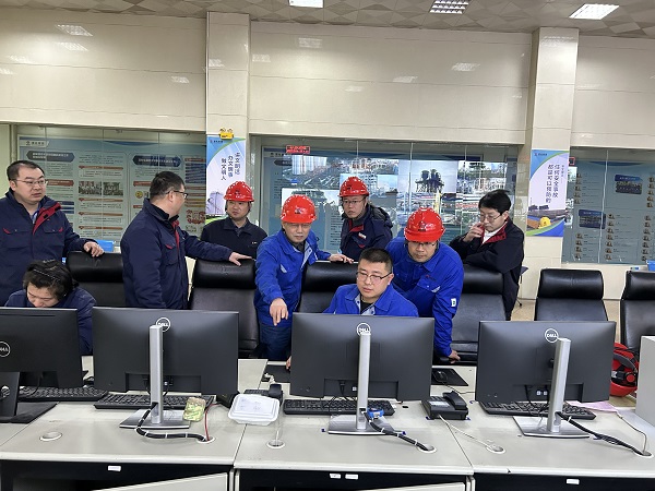 1707990377530423.jpeg 馬總深入生產(chǎn)現(xiàn)場(chǎng)開展安全檢查4.jpg