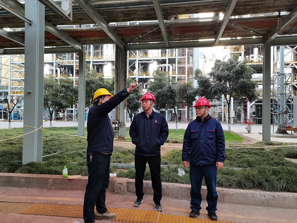 1710914922883957.jpeg 趙強在聽取技術人員工作匯報3.jpg