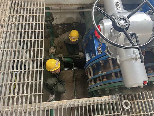 1713348079154664.jpeg 三期循環(huán)水泵入口閥更換現(xiàn)場(chǎng).jpg