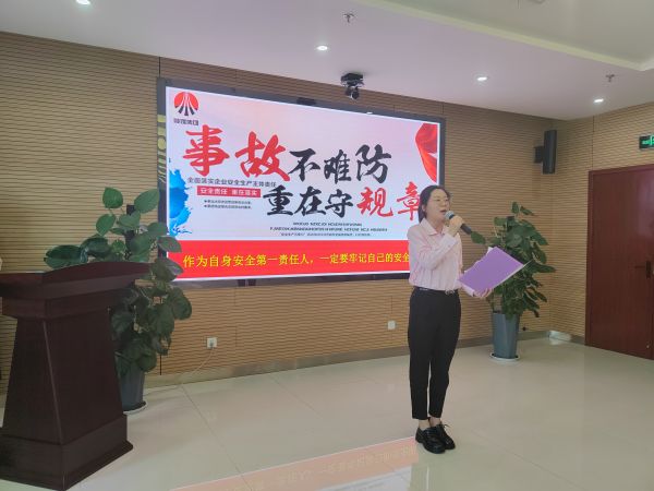 1713420386125856.jpeg 參賽選手正在演講.jpg