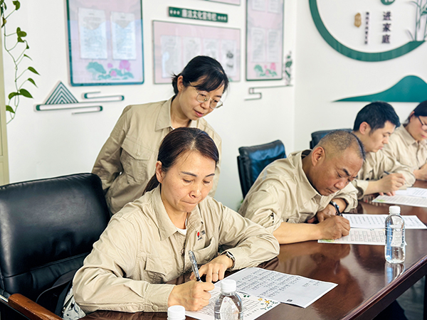 4月18日下午，物料車間黨支部組織運行崗位職工開展“書廉韻 倡廉潔”仿宋字書廉比賽。 (2).JPG