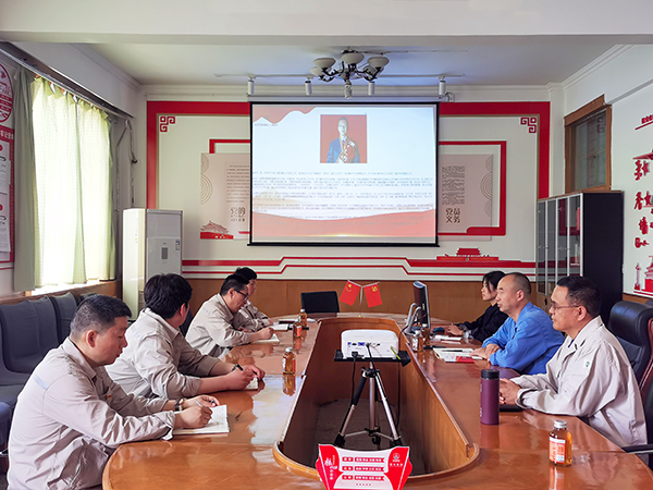 4月22日，渭河塑業(yè)公司組織開展“學(xué)習(xí)模范事跡 爭(zhēng)當(dāng)模范先鋒”主題黨日活動(dòng).jpg