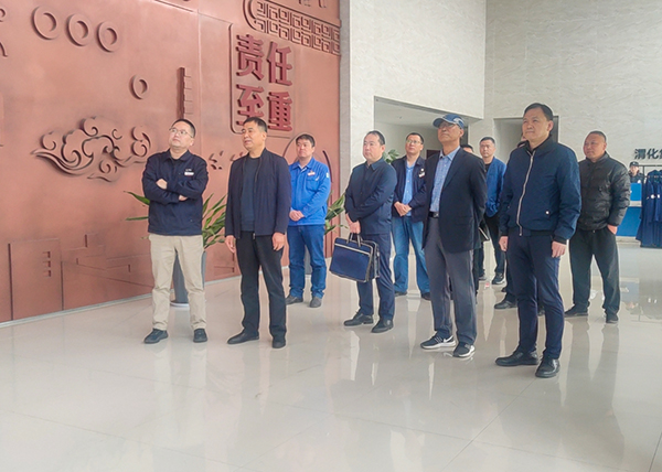 5月4日，咸陽市安委辦督導(dǎo)組在觀看彬州公司宣傳片.jpg
