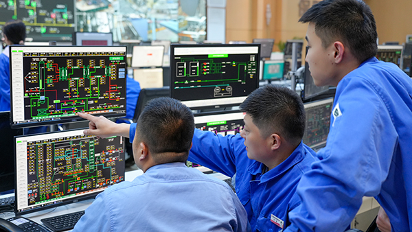 1714872220511836.jpeg 2024年5月4日 按原計(jì)劃進(jìn)行點(diǎn)爐升溫工作.jpg