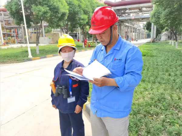 安全生產(chǎn)月期間李風(fēng)明副部長(zhǎng)現(xiàn)場(chǎng)安全隱患排查。.png