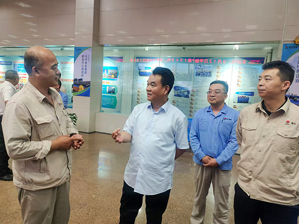 1726277611655935.jpeg 9月13日陜煤集團第五督導(dǎo)檢查組深入公司開展三季度安全生產(chǎn)大檢查暨“雙節(jié)”前安全檢查紀實2.jpg