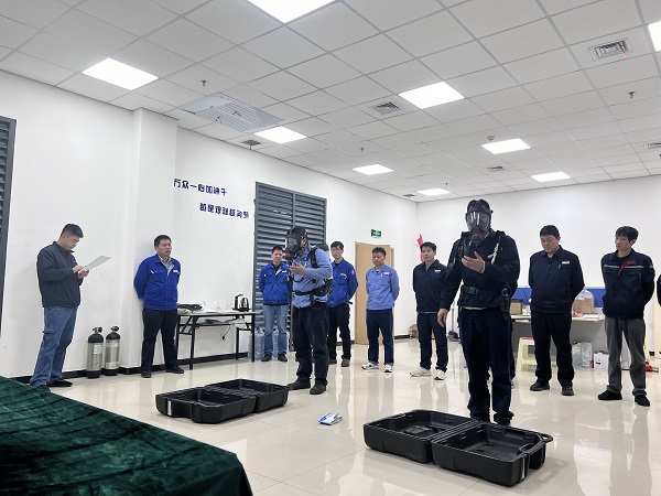 1728714041338795.jpeg 圖3:空呼佩戴完畢.jpg