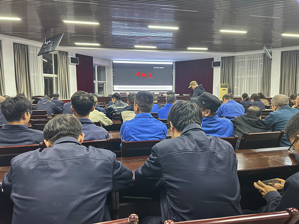 圖片1：2024年11月7日，在道德講堂觀看電影《申紀(jì)蘭》 (1).jpg