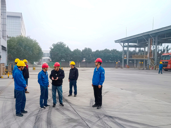 1731471084927814.jpeg 191罐區(qū)裝車現(xiàn)場(chǎng).jpg