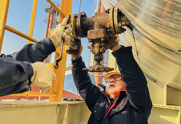 241740389463331828.jpg 拆檢雙法蘭液位計(jì).jpg