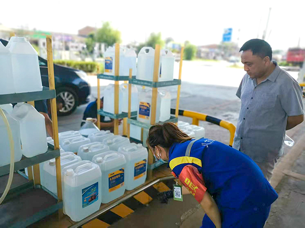 021740902971107091.jpg 車用尿素現(xiàn)場查看銷售情況 (1).jpg