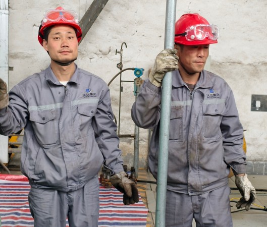 141744595036151951.jpg 循環(huán)水泵房檢修現(xiàn)場團結(jié)協(xié)作4.jpg