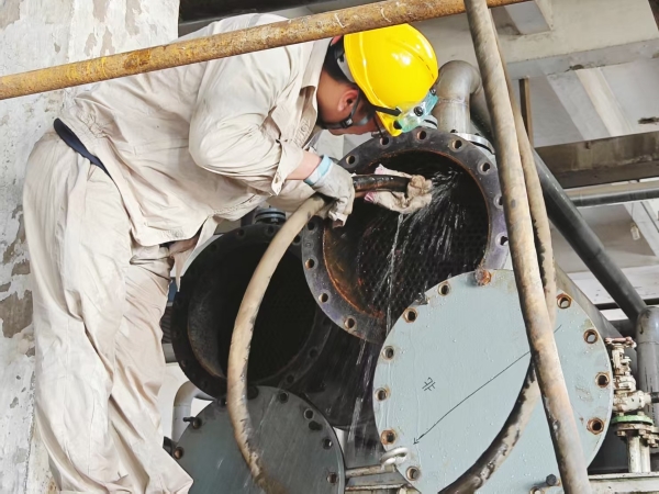 181744961832123010.jpg 檢修現(xiàn)場1.jpg