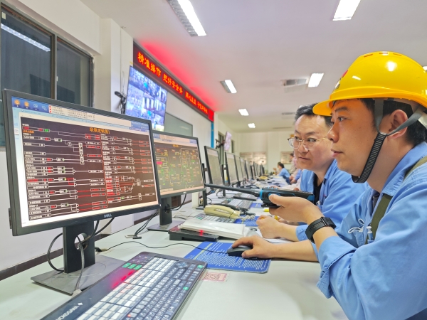 251745561614137415.jpg 工藝與儀表正在聯(lián)合調(diào)試聯(lián)鎖.jpg