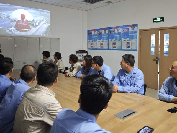 圖3：2025年6月，班組利用班前會學(xué)習(xí)安全教育警示視頻.jpg