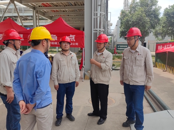 031751526639119276.jpg 檢修現(xiàn)場檢查.jpg