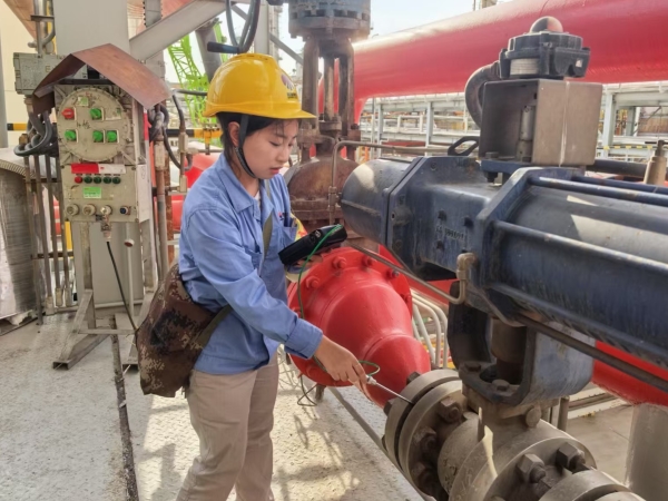 051751681656619231.jpg 2025.7.5嚴把安全檢測關(guān) 護航裝置搶修戰(zhàn)2.jpg