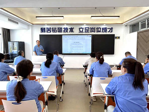 8月14日黨委工作部為塑業(yè)公司宣傳骨干開(kāi)展專題技 能培訓(xùn)。   副圖.jpg