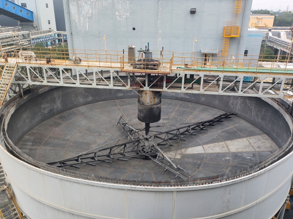 2025年中修，清理沉降槽工作.jpg
