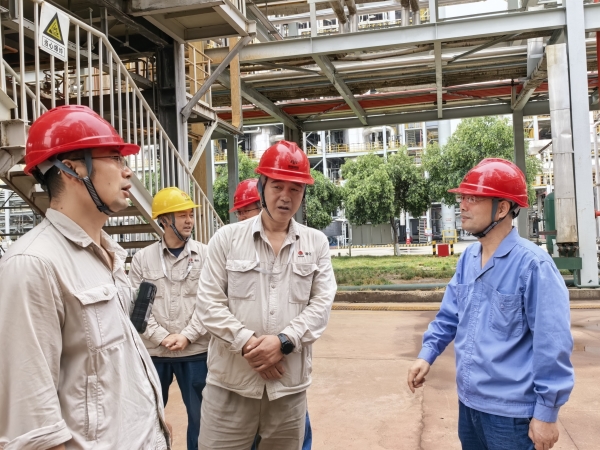 041756943662147957.jpg 三期裝置區(qū)檢查照片.jpg