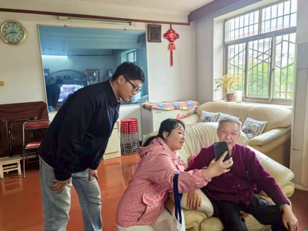 10月10日  人力資源部組織開展線下年檢專項服務(wù).jpg