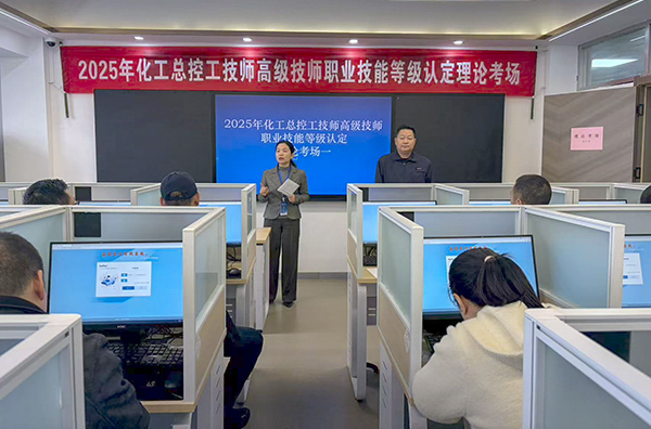 071762501601504939.jpg 理論考場(chǎng).jpg