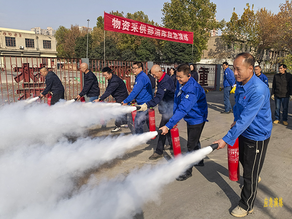 111762859005630873.jpg 物資采供部油庫應(yīng)急演練活動(dòng) (3).jpg